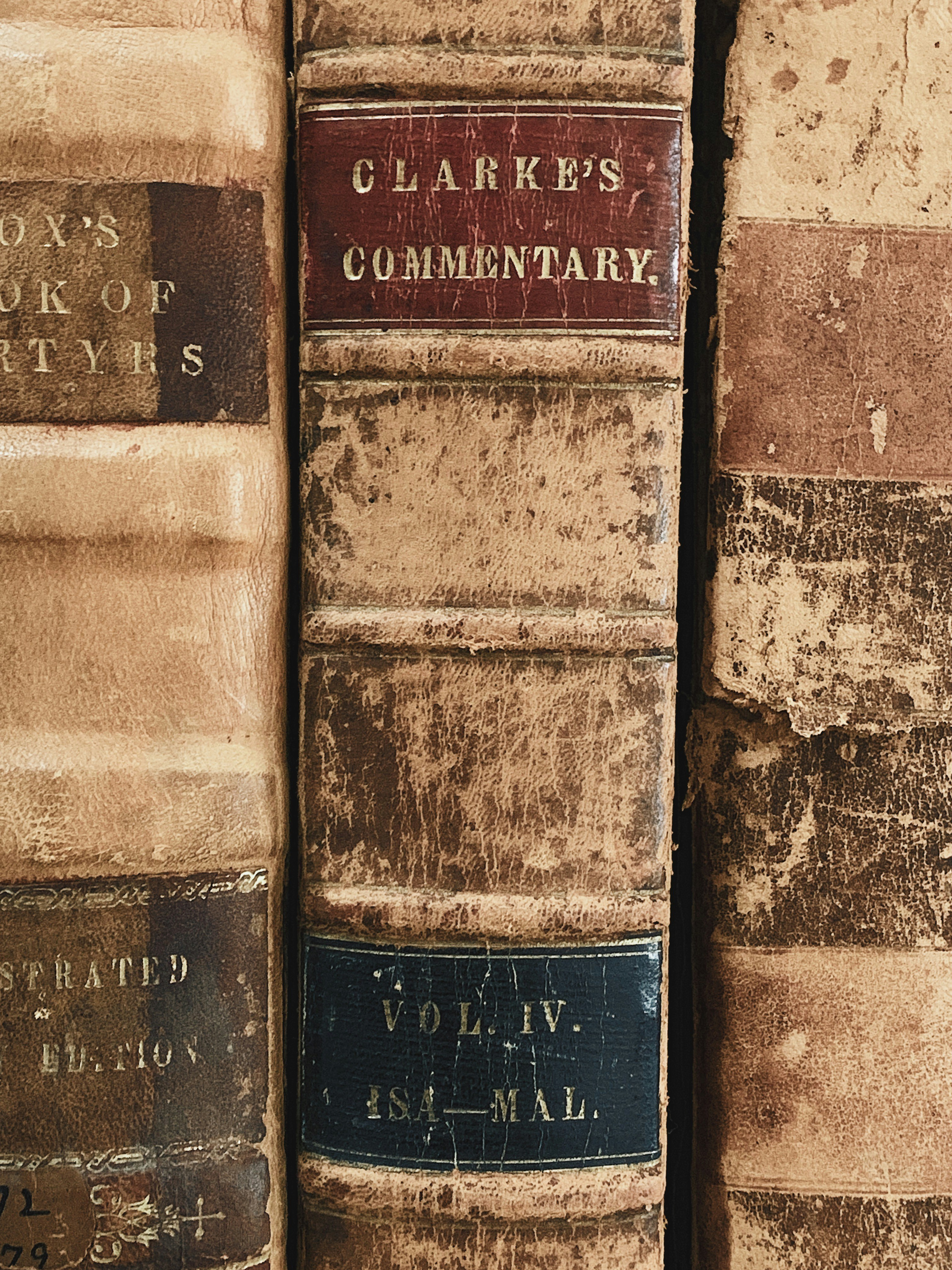 8 Book Reviews and Recommendations That Define Classic Whodunit Mysteries