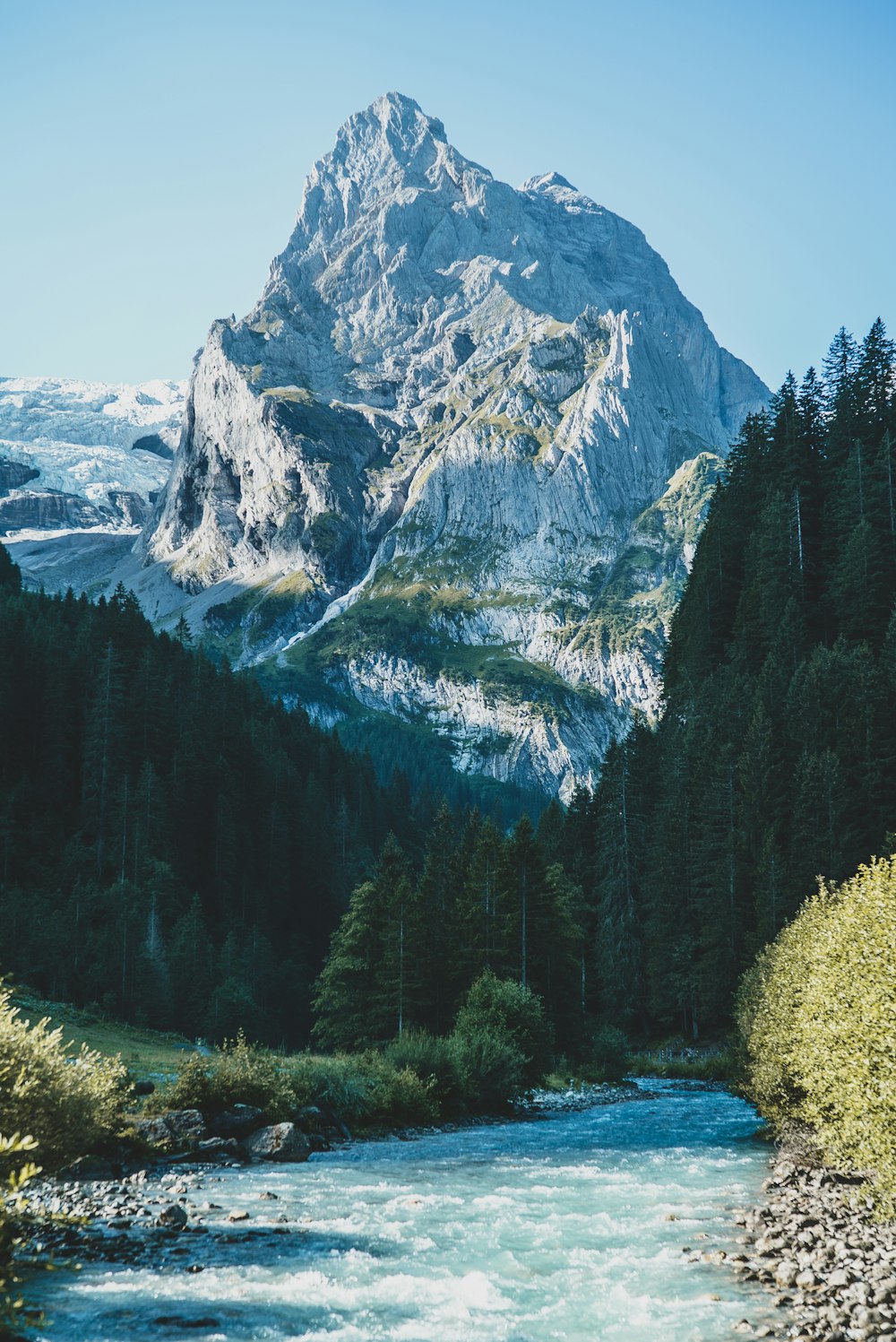 photographie en gros plan de la montagne