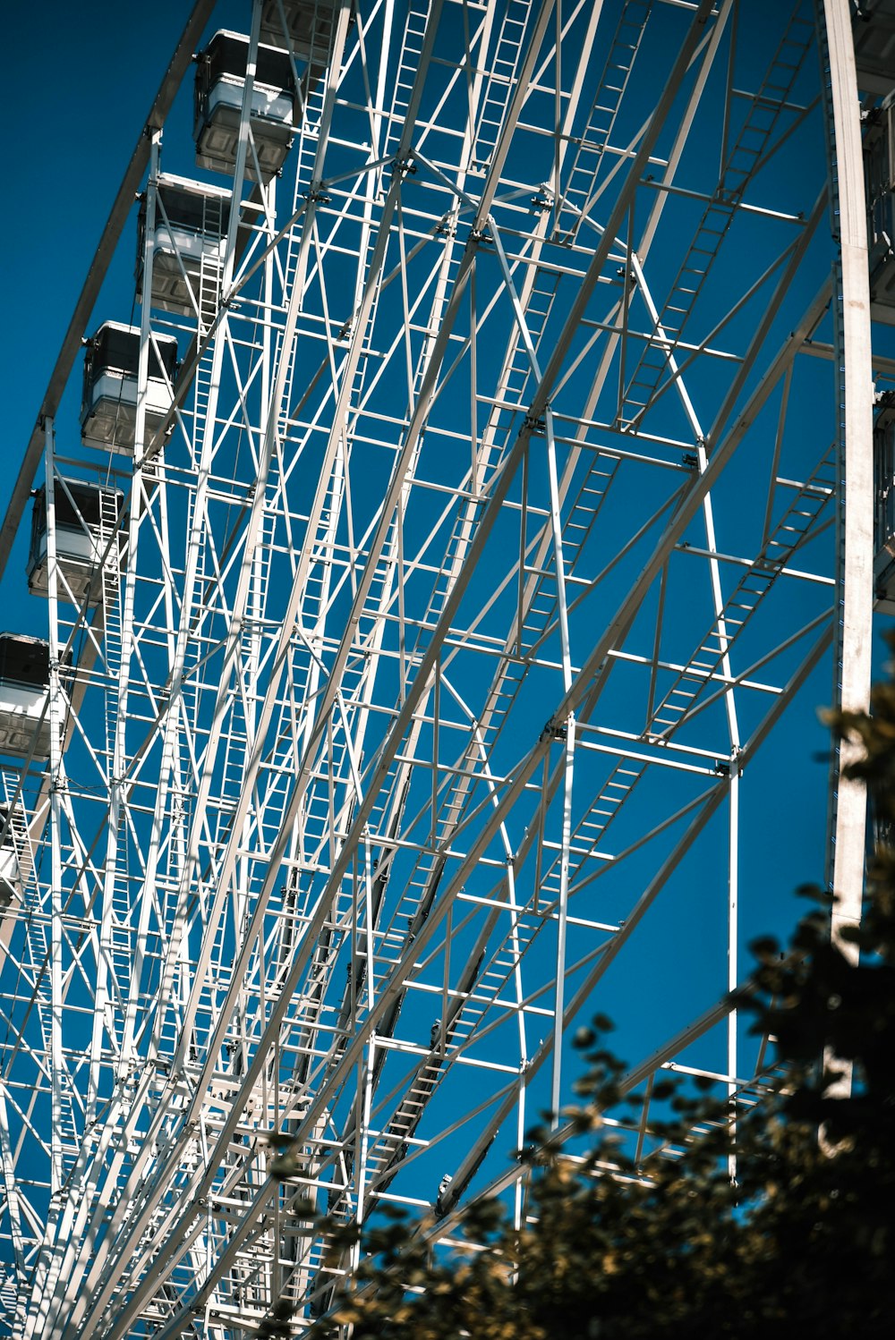 white metal Ferris wheel