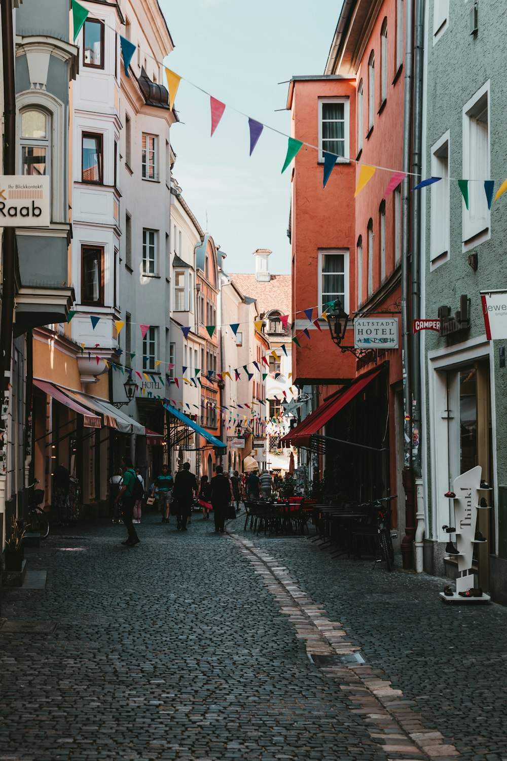 alley road between buildings