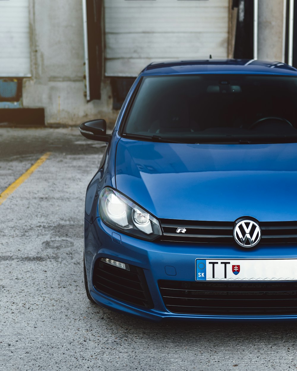 Vehículo Volkswagen azul