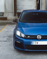 blue Volkswagen vehicle