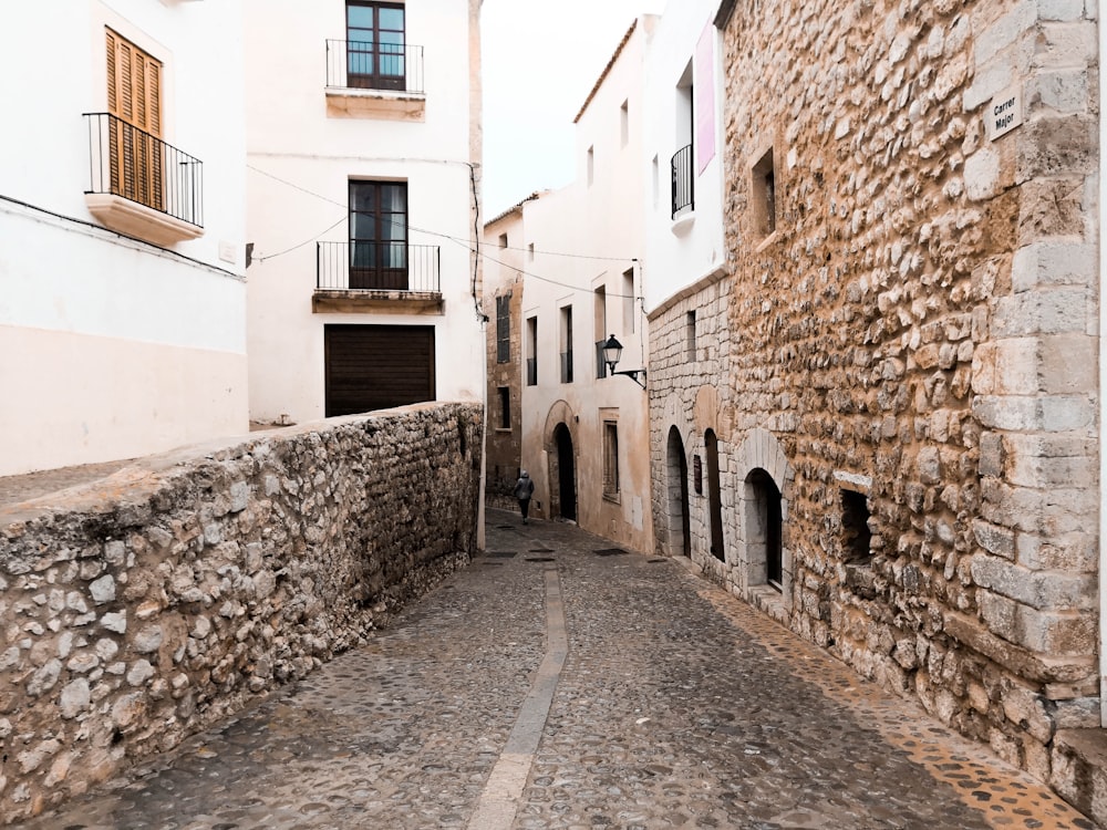 Bâtiment en béton brun