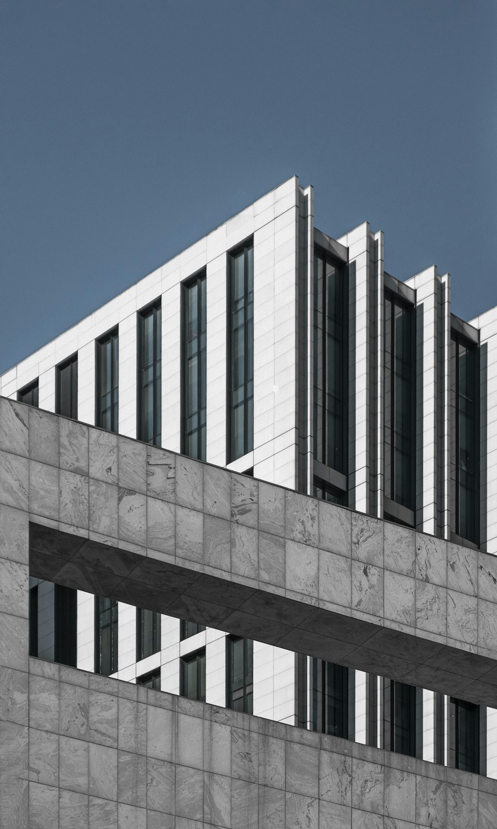 gray concrete building