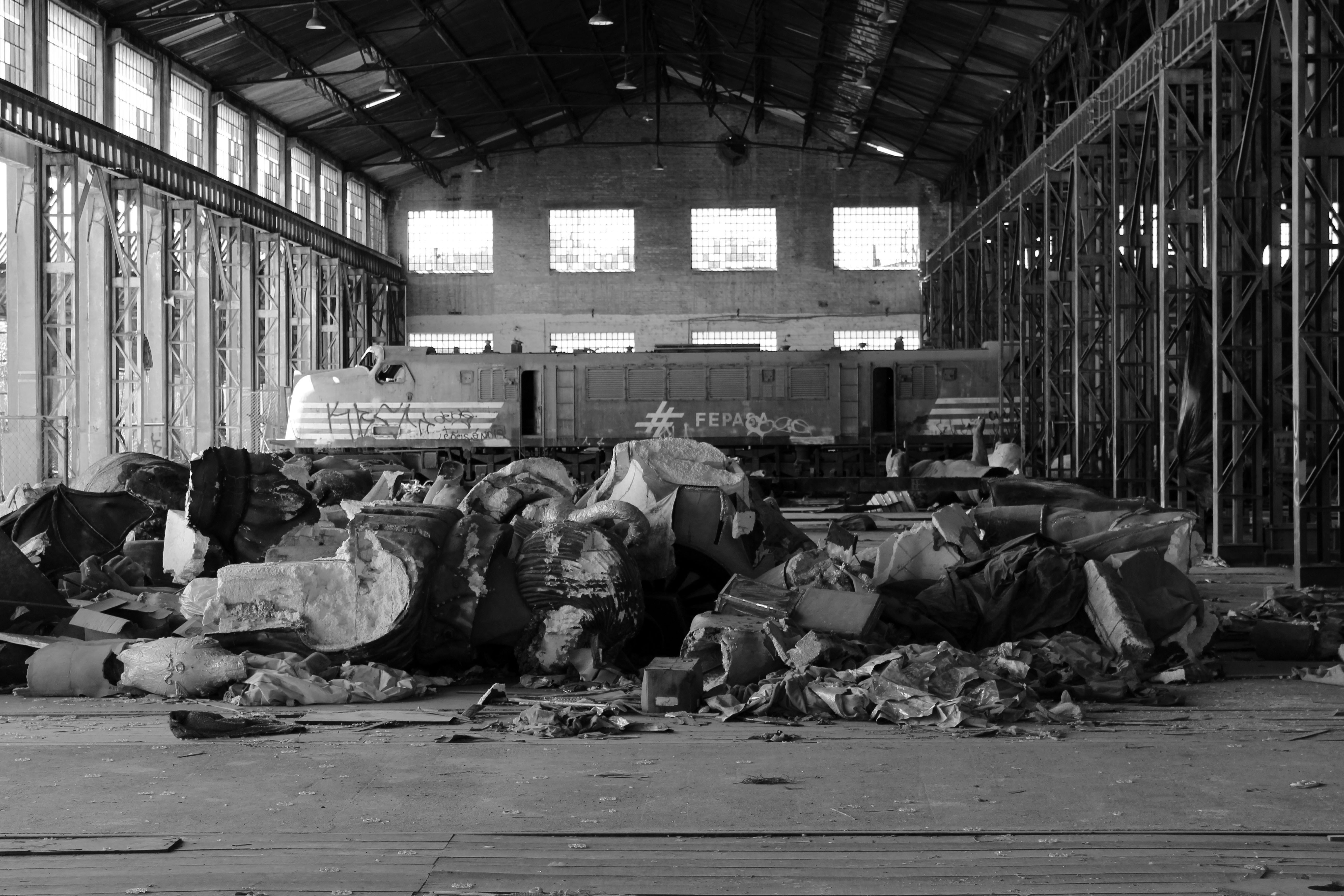 쓰레기 대란, 막을 수 있다면? 혁신적인 해결책 vs 불편한 진실