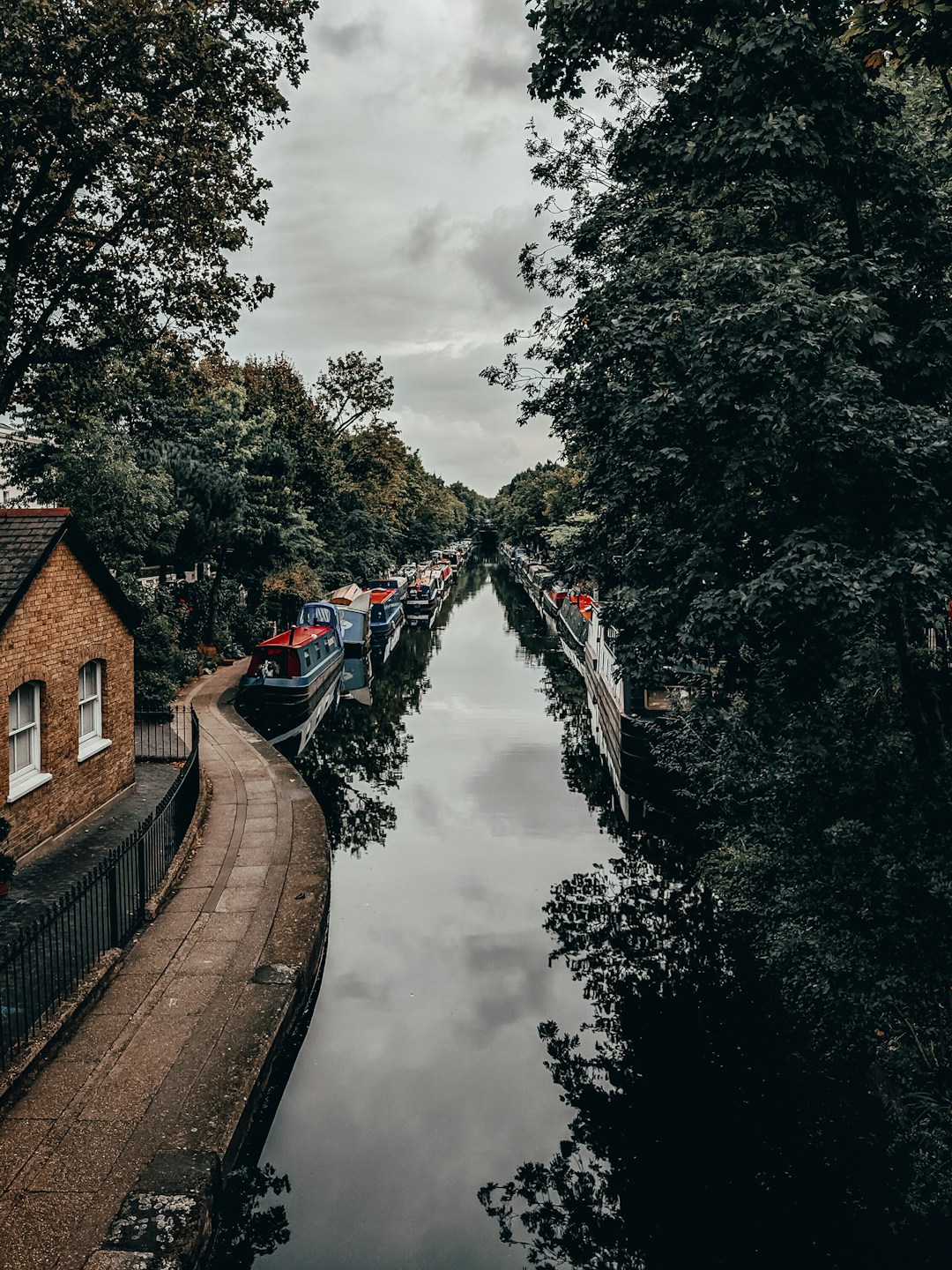 Walk along Regent's Canal