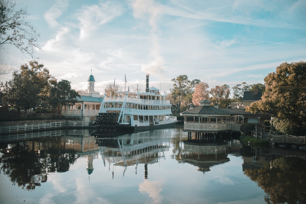 passenger ship nead dock