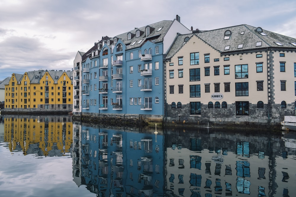 a row of buildings next to a body of water