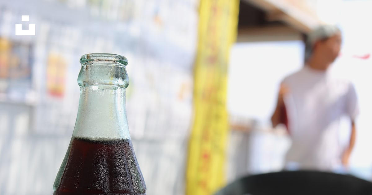 1 Bouteille De Coca Pour Combien De Personnes Aïe! 16+ Listes De Coca Cola Bouteille Verre! Pour Les Collectionneurs 14 Bouteille de Coca-Cola sur table photo – Photo La personne Gratuite sur