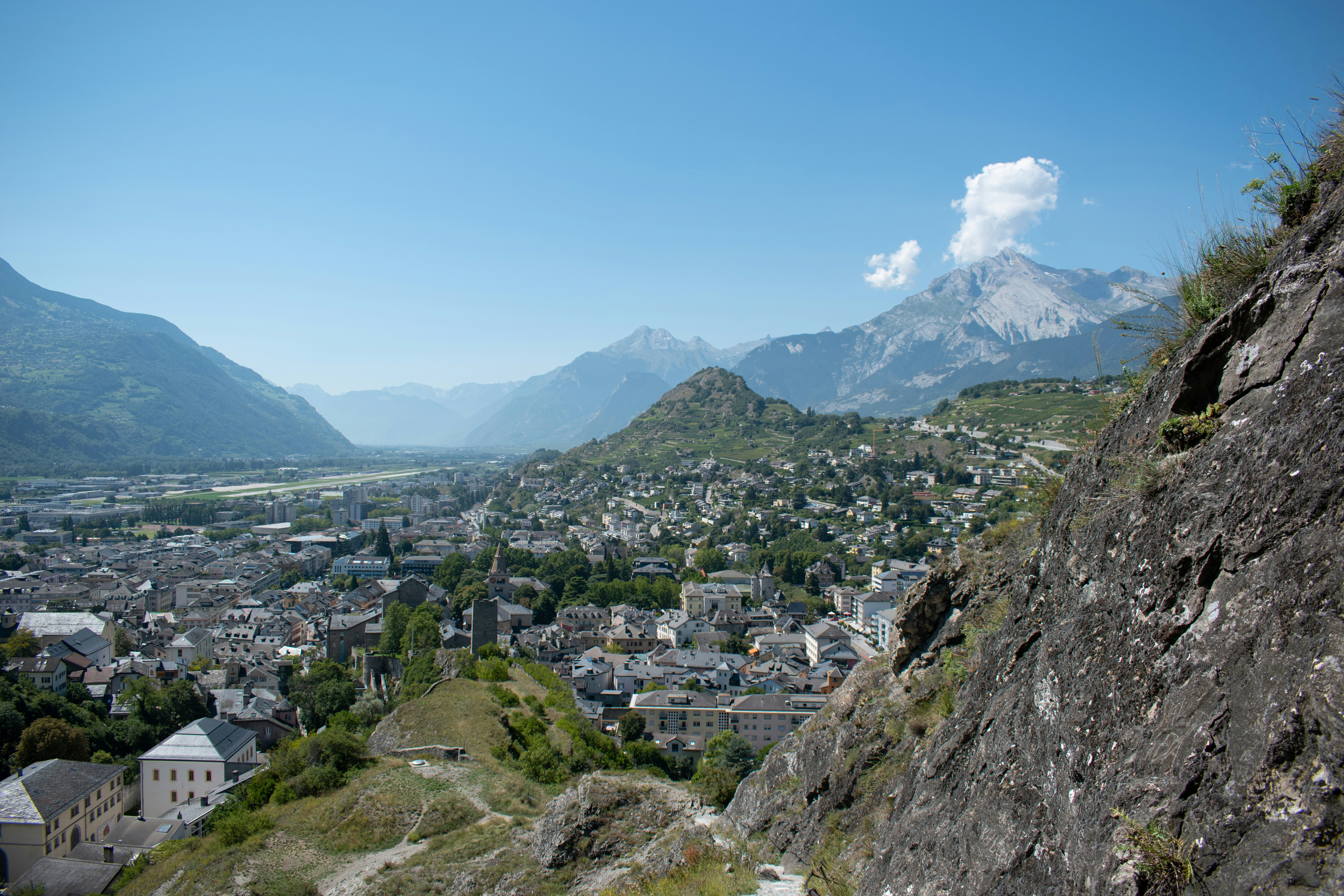 city near mountains