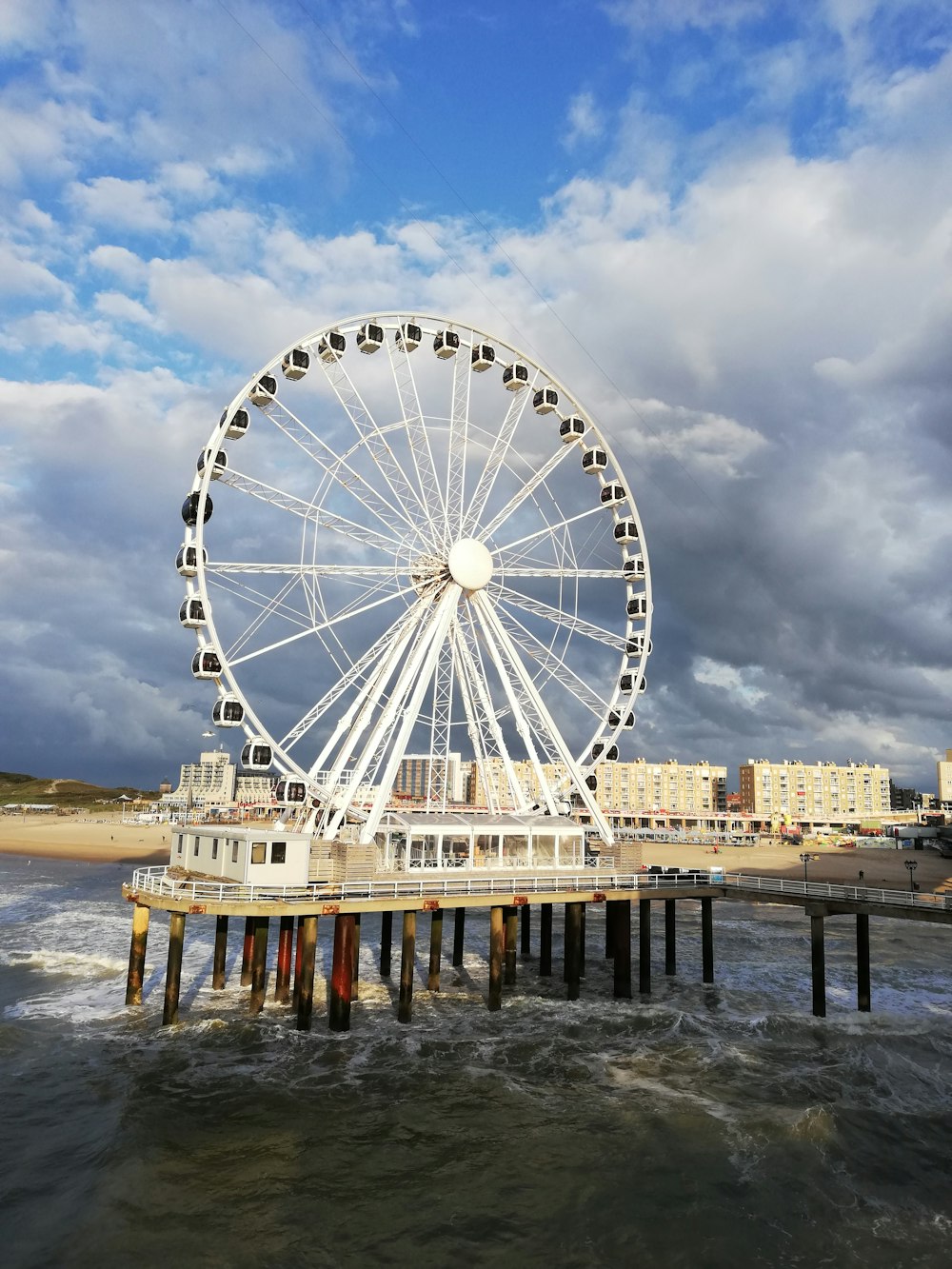 Ferris Wheel near body of water during daytime
