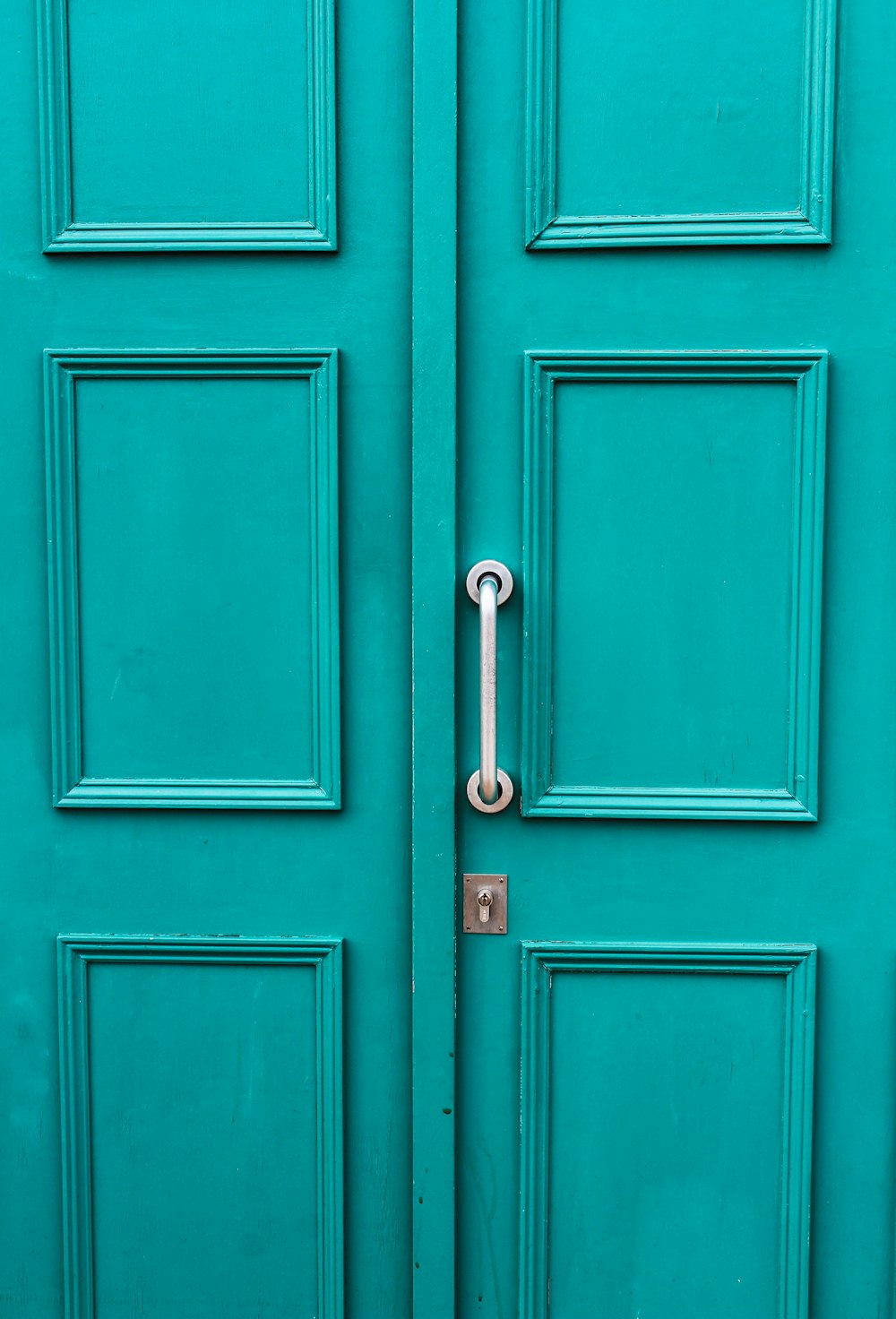 青いドア