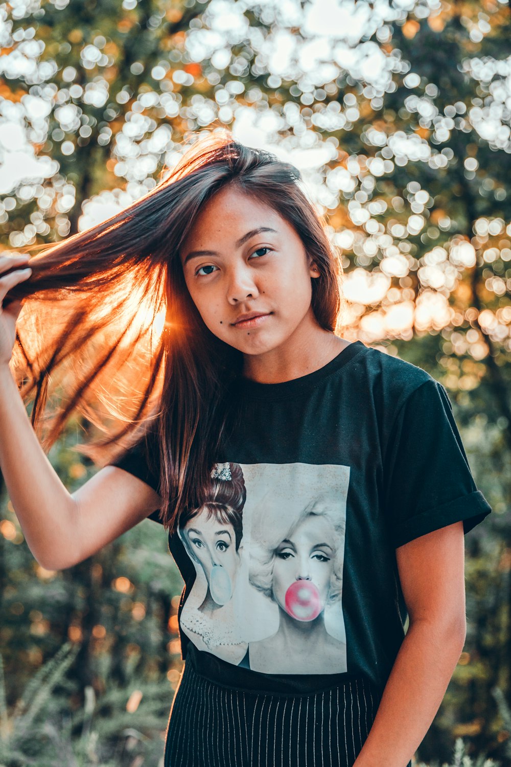 woman wearing black shirt