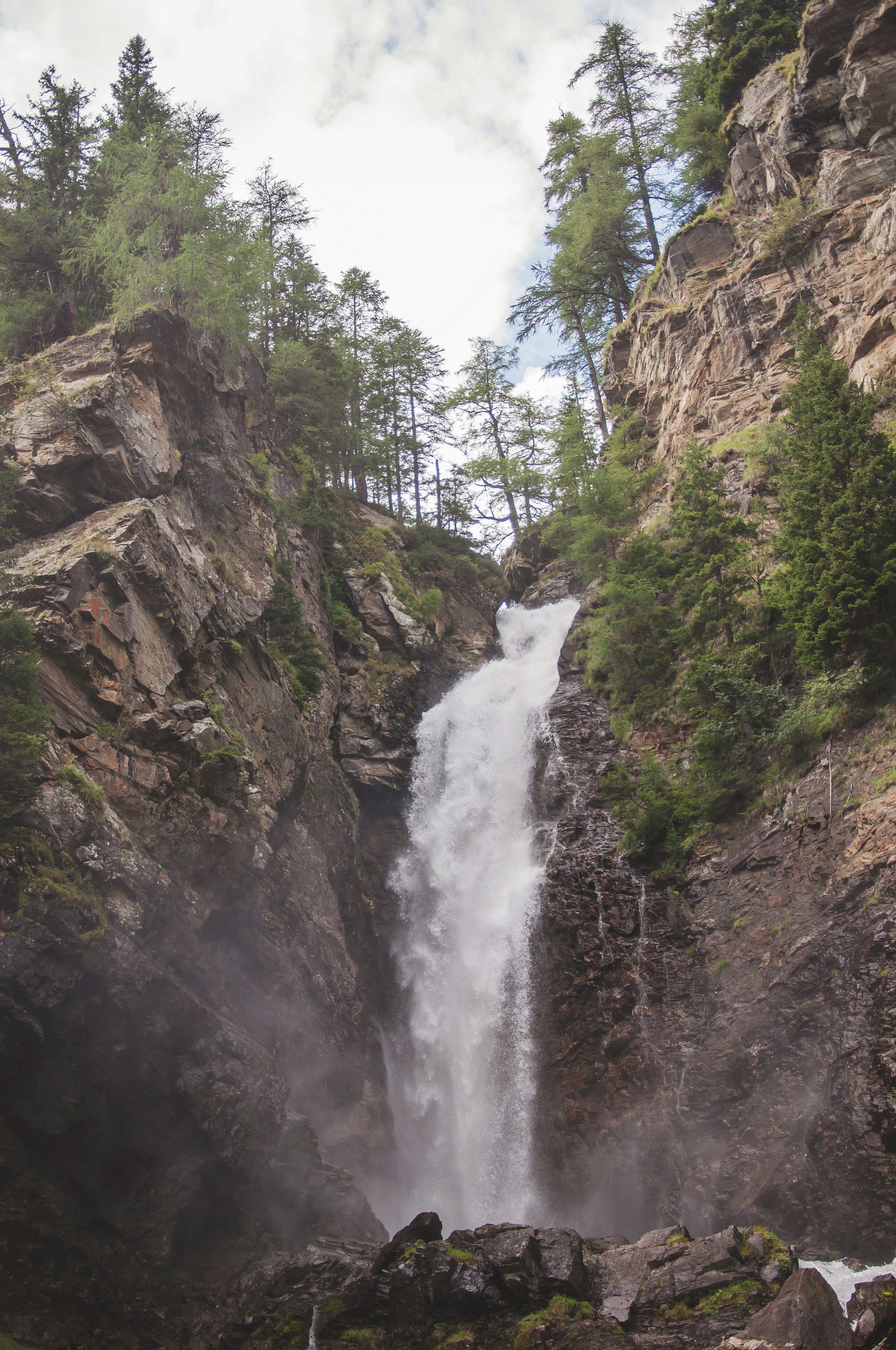 999 Mountain Waterfall Pictures Download Free Images On Unsplash