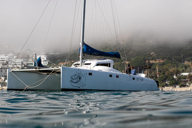 Limpieza de catamaranes en Gran Canaria