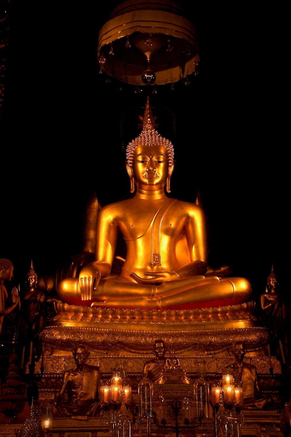 Statue de Bouddha doré