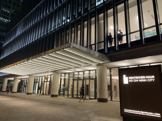 Modern office building in Düsseldorf with a welcoming entrance and clear signage.