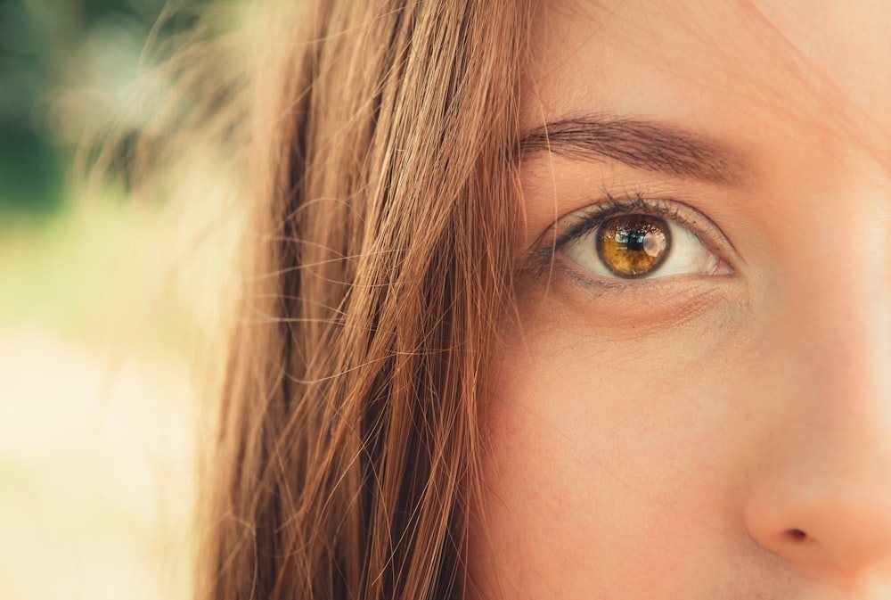 olhos castanhos das mulheres