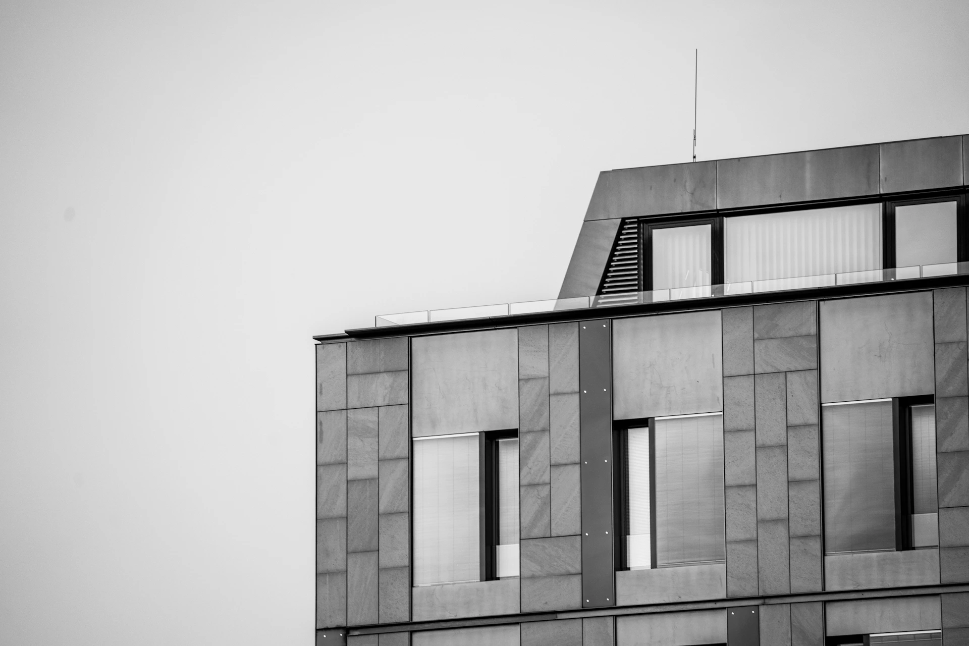 gray computer monitor