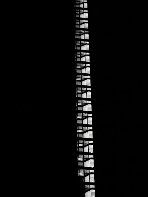 Animated black and white background showing a modern glass facade with subtle reflections.