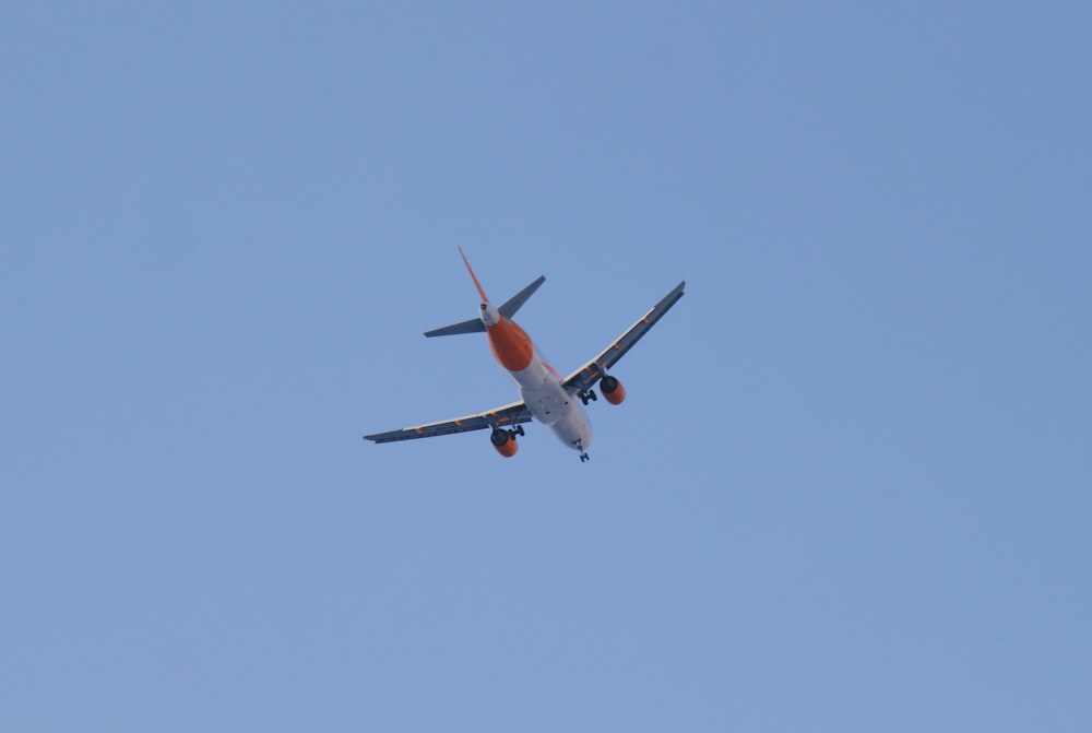 Avión en el aire