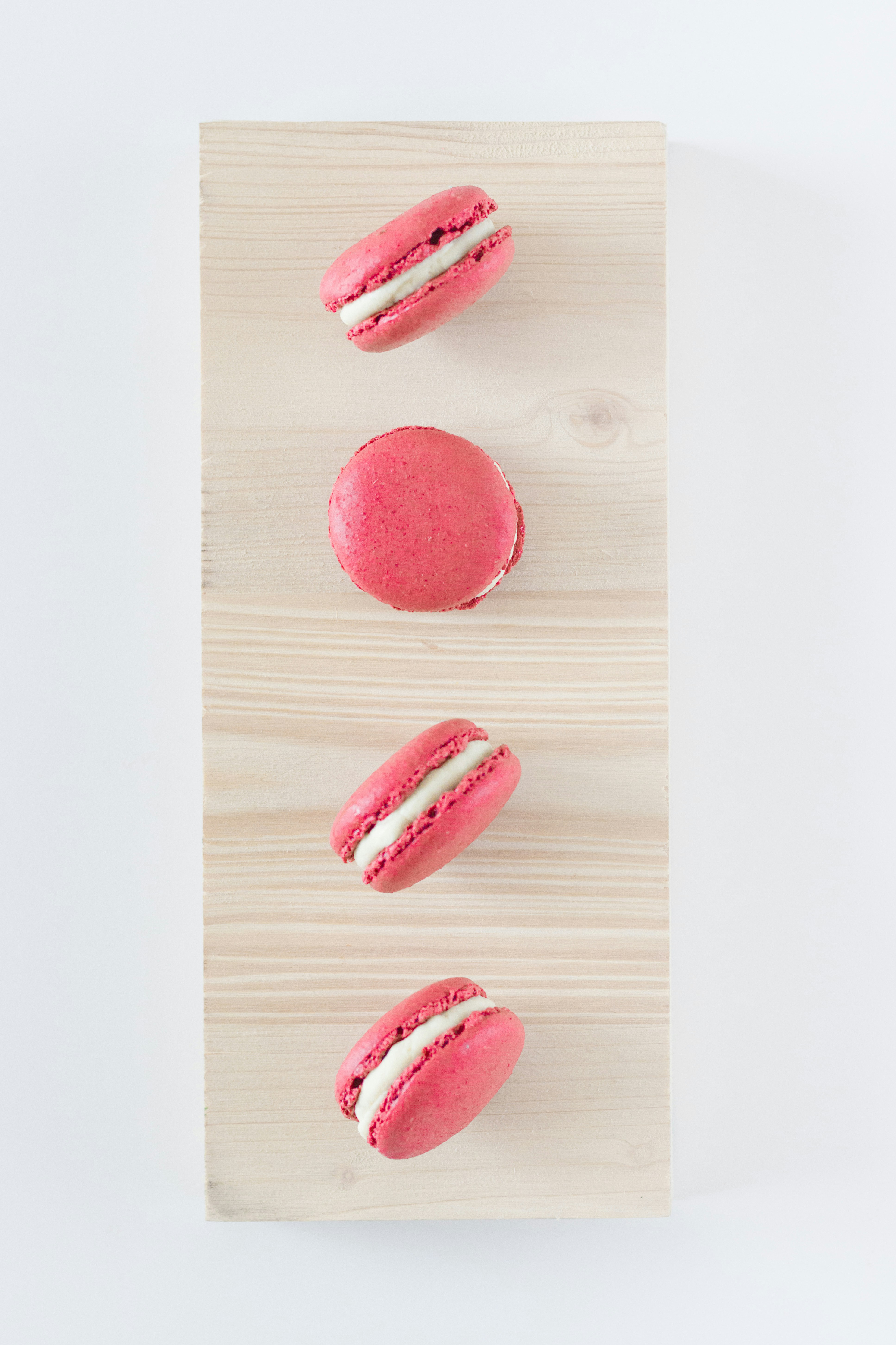 Morello cherry macarons