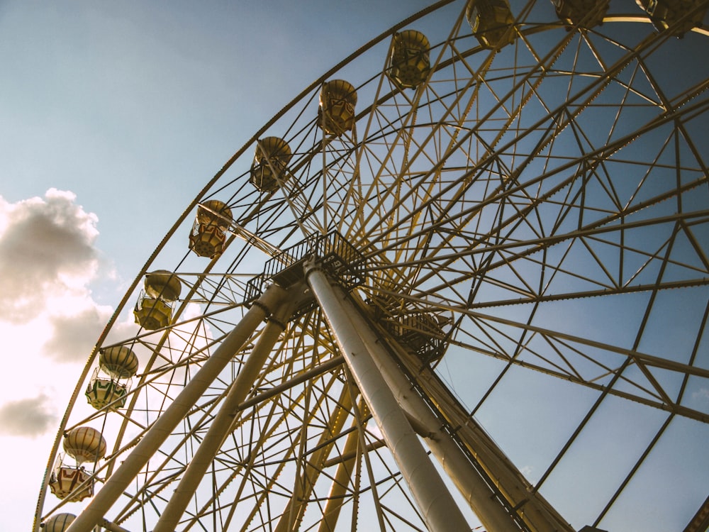 white and brown ferris wheel close-up photography