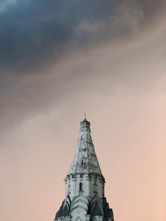 white and gray tower photo in Kolomenskoye Russia