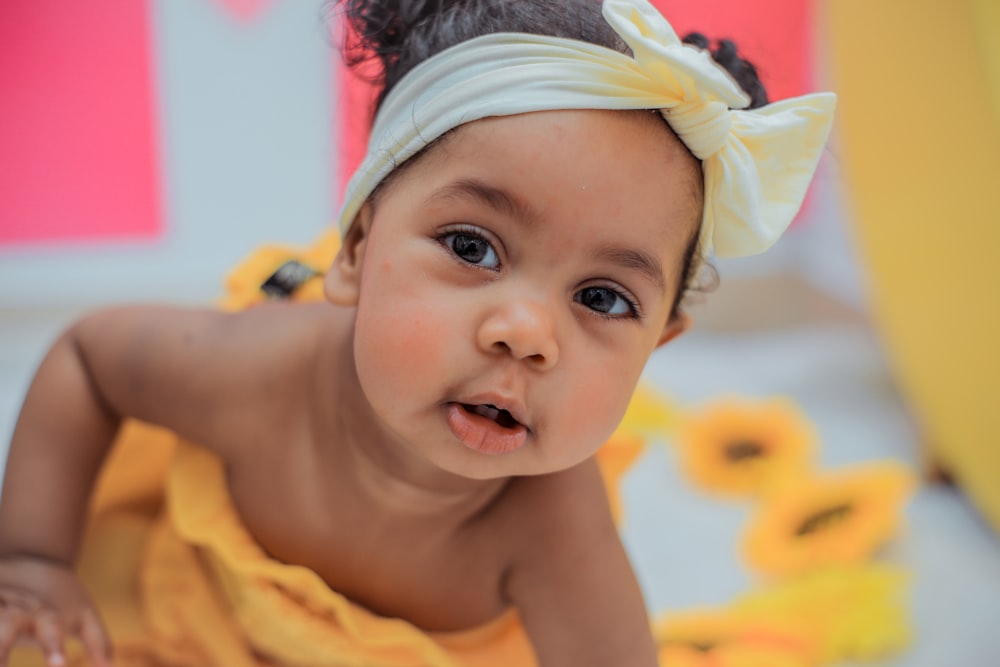 girl's yellow headband