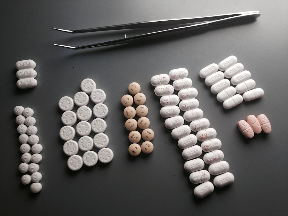 Lot de pilules de médicaments de forme assortie