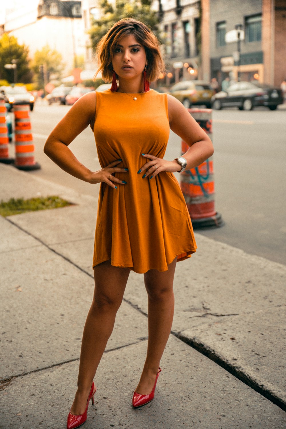 woman standing on focus photography