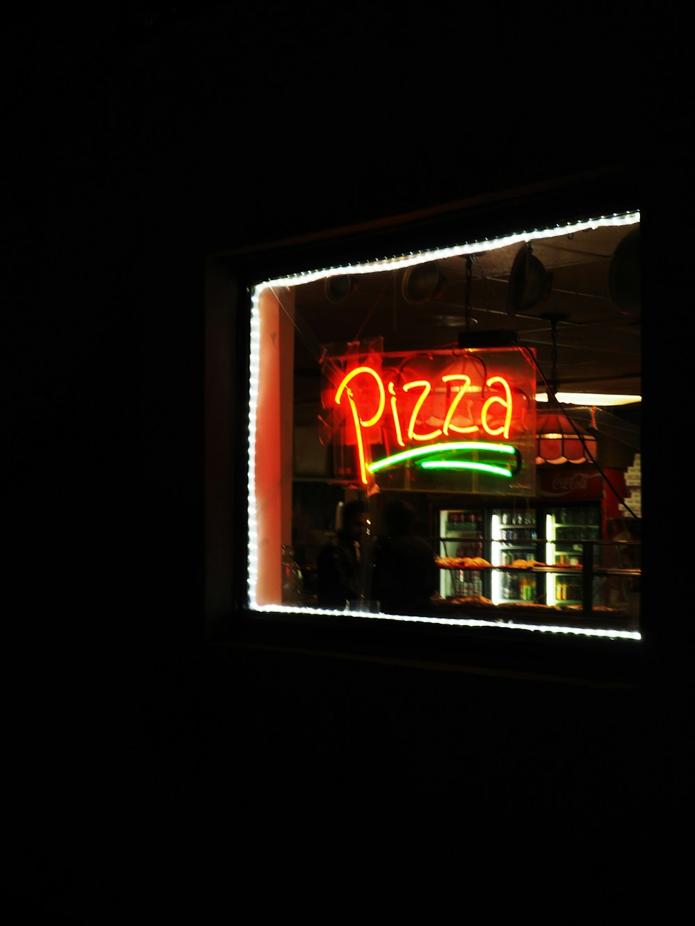 pizza neon signage