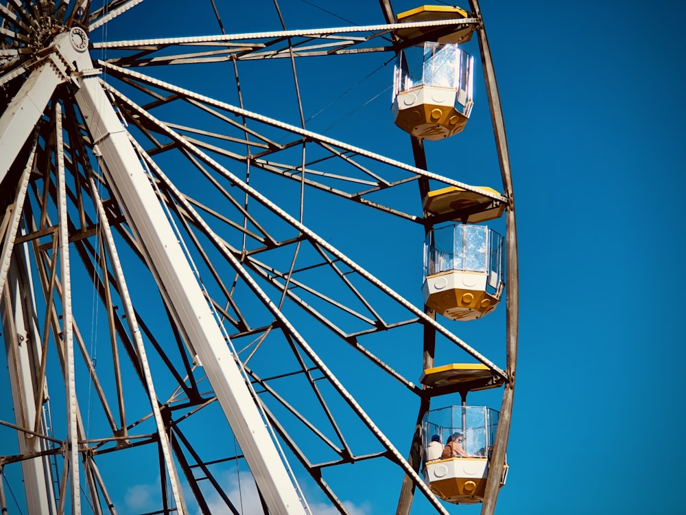 white and brown ferris wheel photo