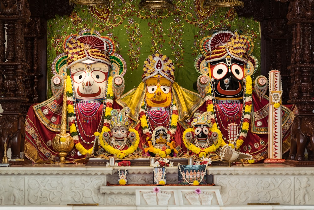 Hindu deities with yellwow flowers
