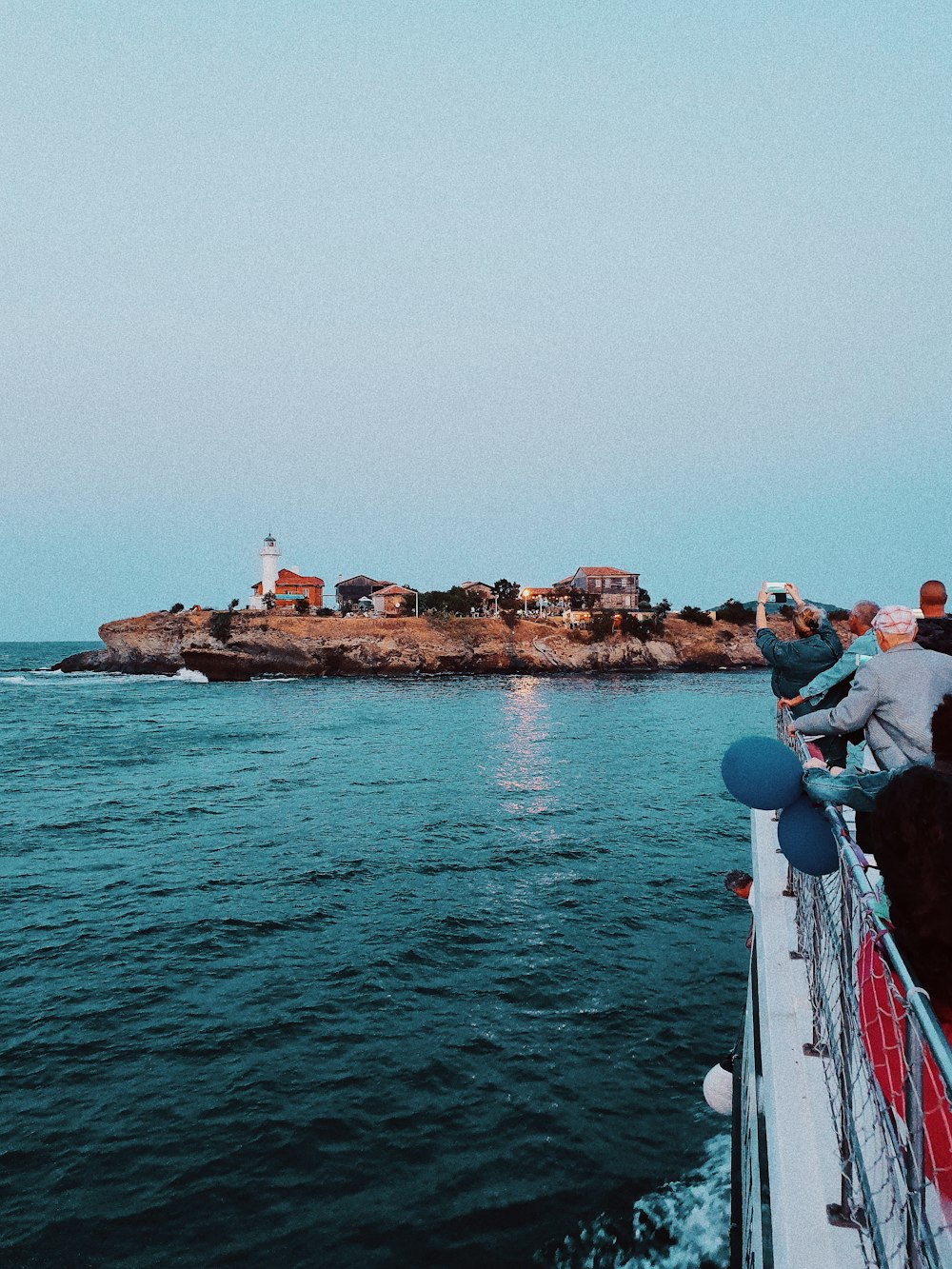 personnes sur le bateau