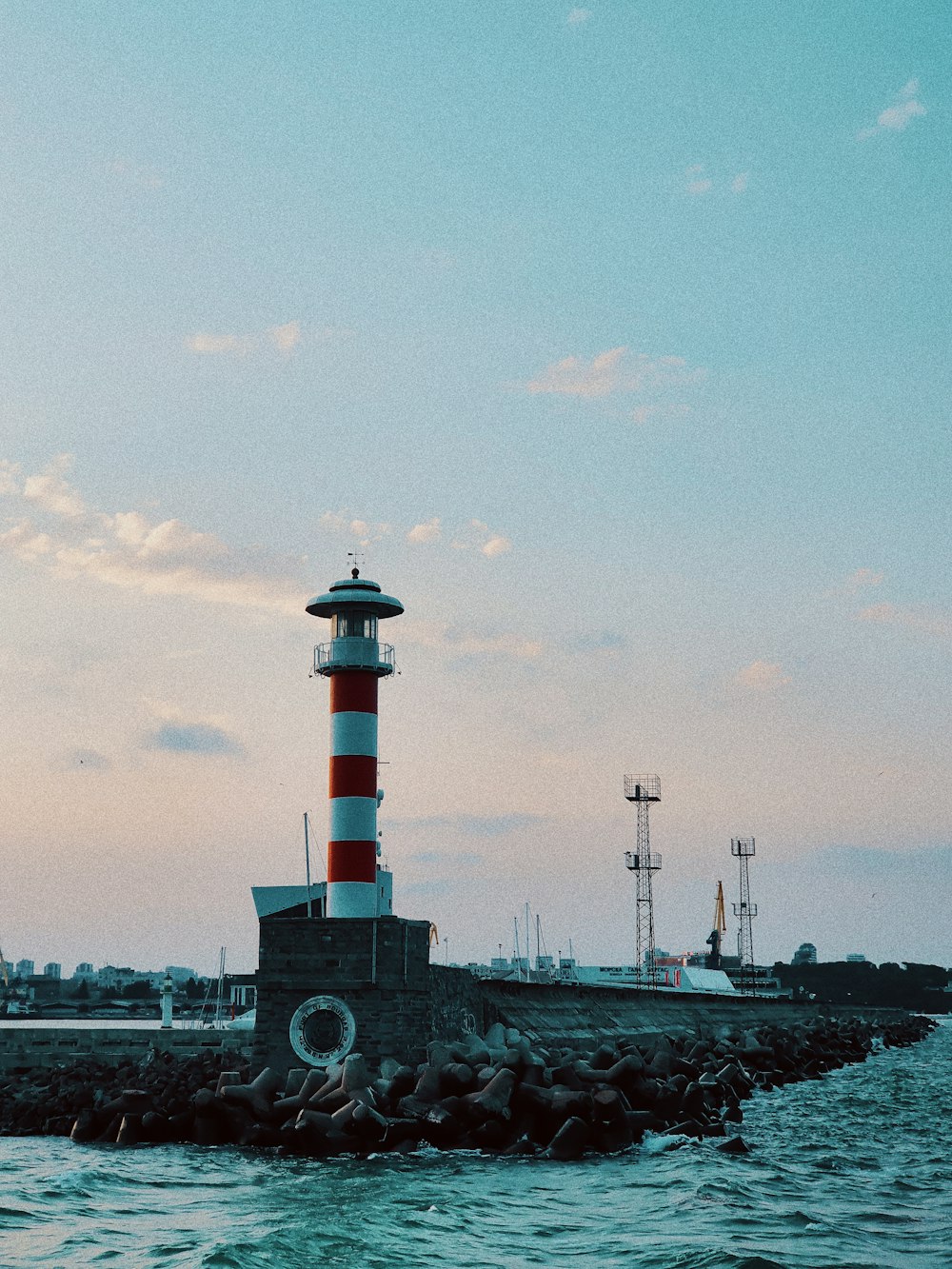 farol branco e vermelho