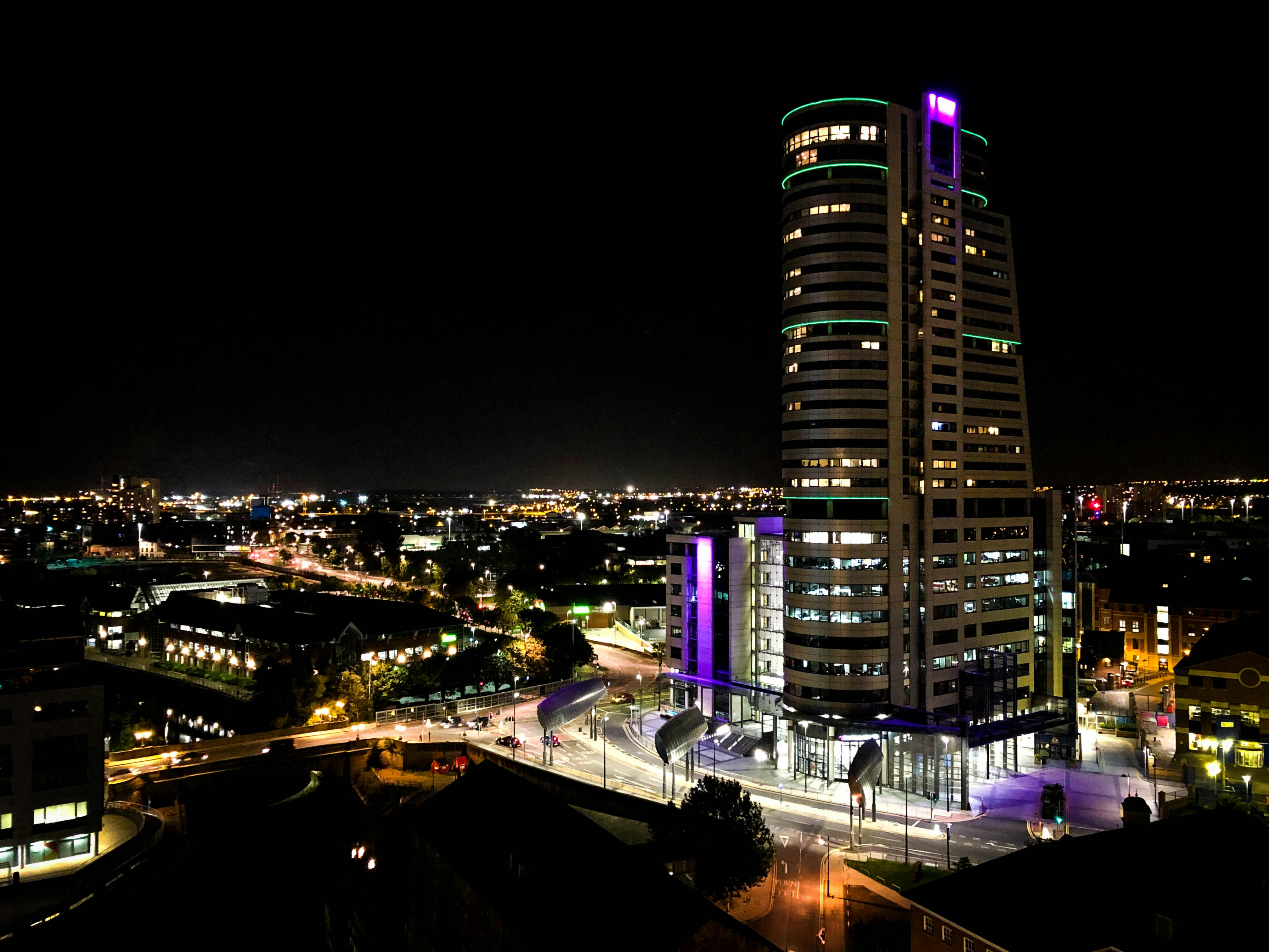 Luminária Urbana Vibrante