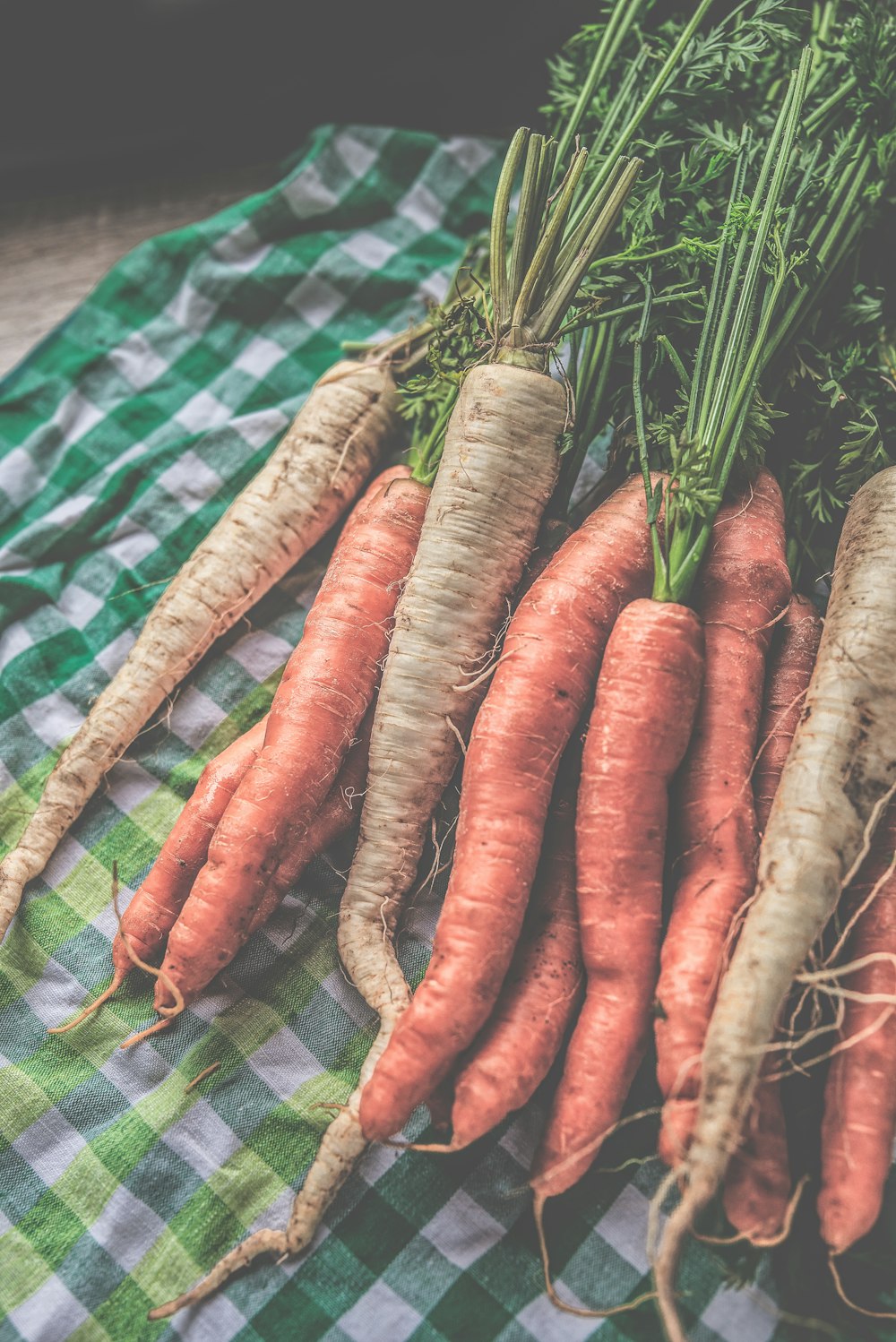 shallow focus photo of carrots