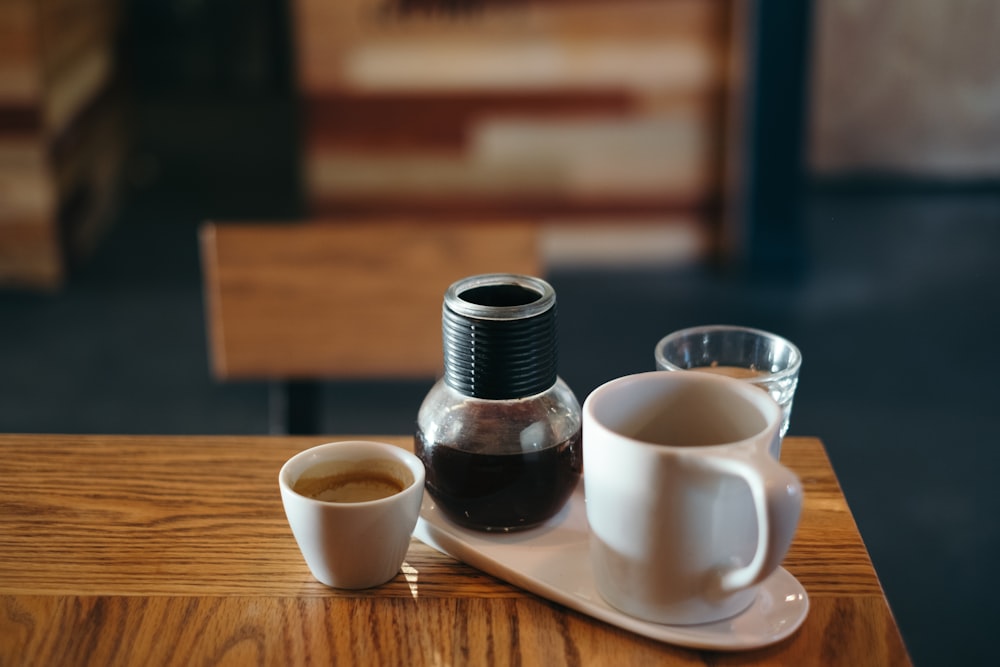 two white mugs