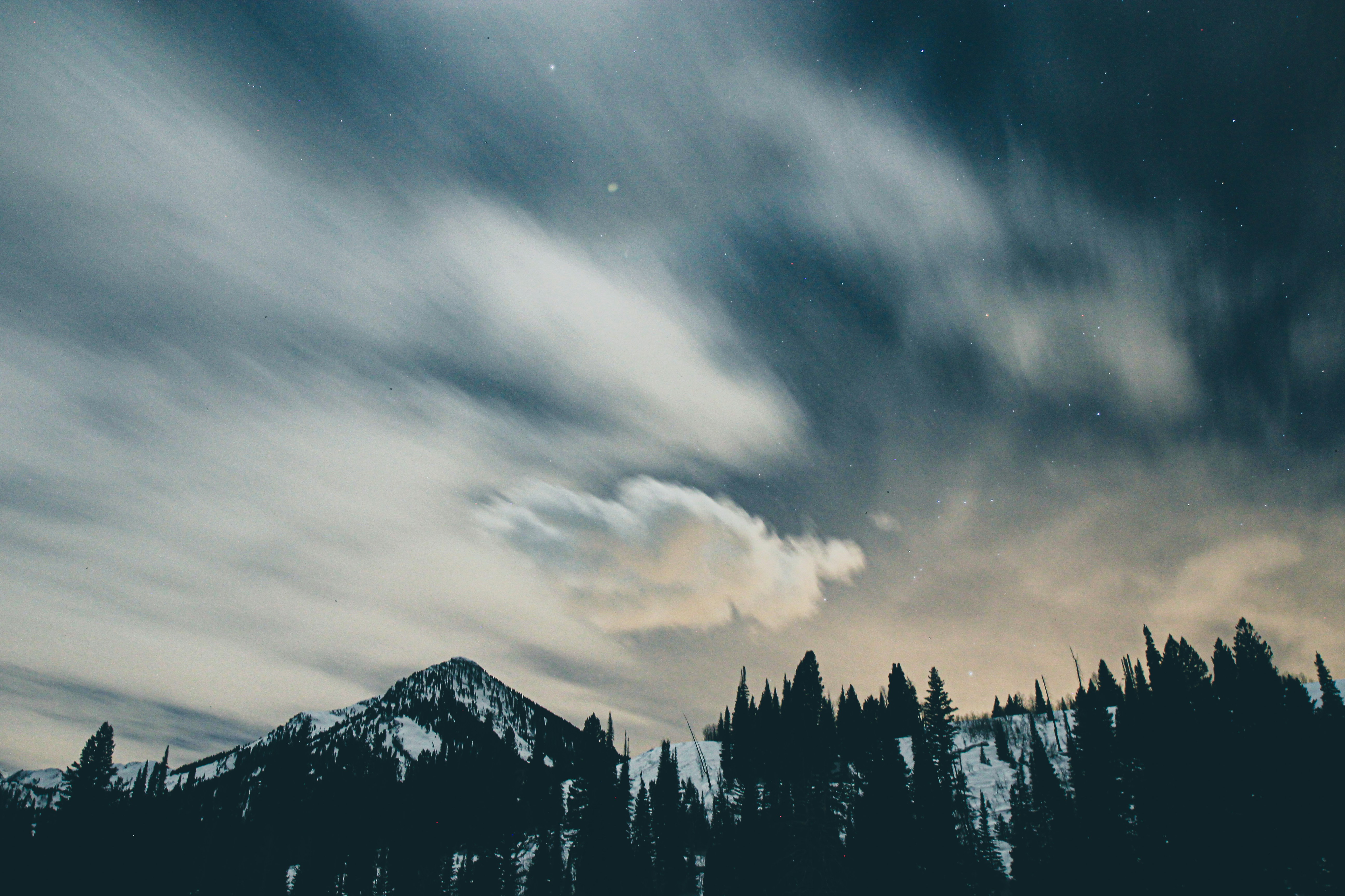 Photo by worldsbetweenlines