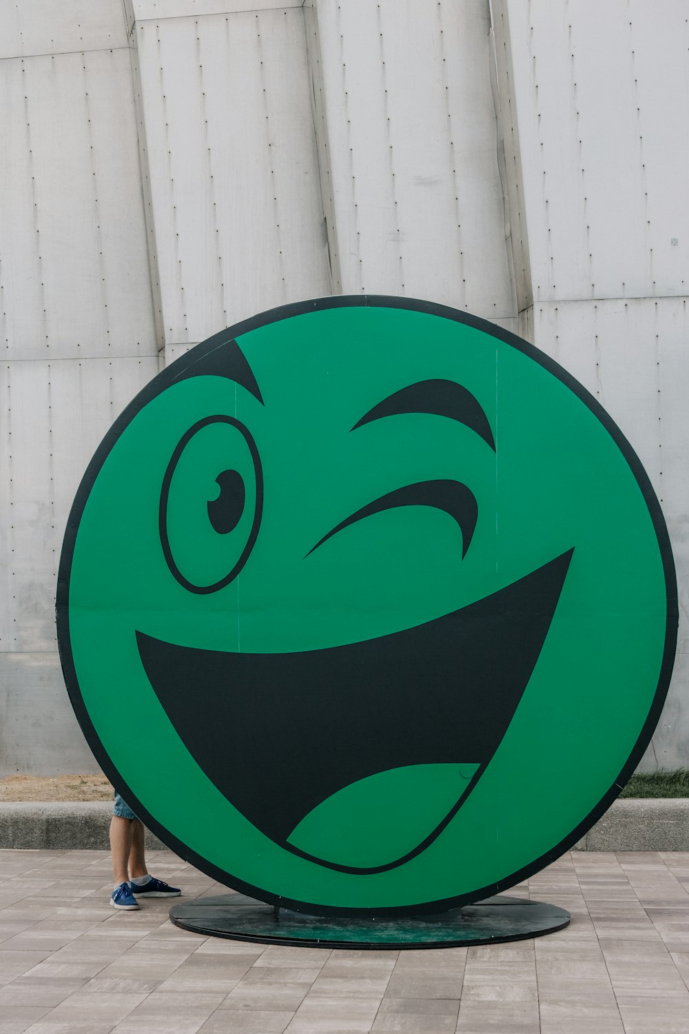 voyageur debout emoji vert