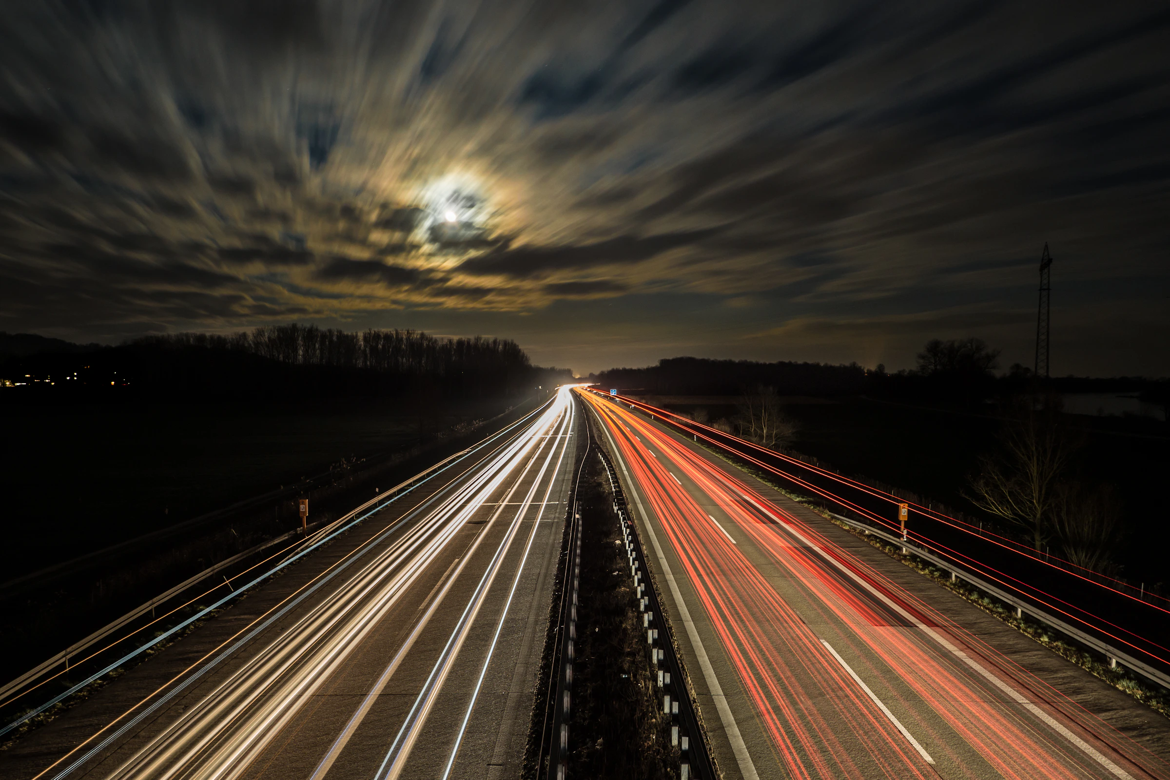 Sterniz Logistics Netzwerk auf der Autobahn