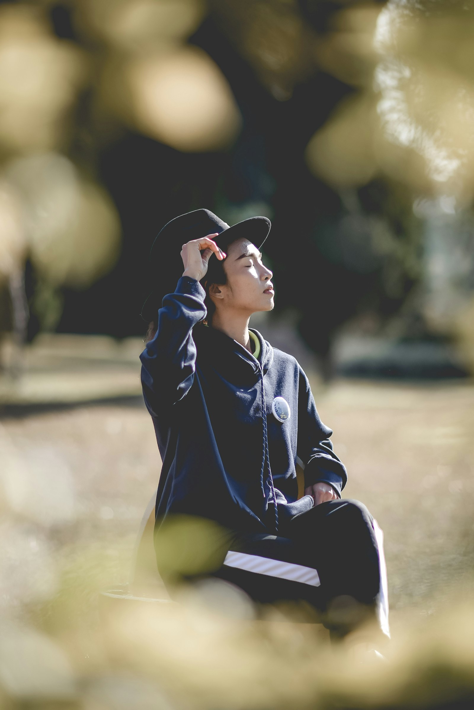 Nikon D750 + Nikon AF-S Nikkor 85mm F1.4G sample photo. Man sitting on ground photography