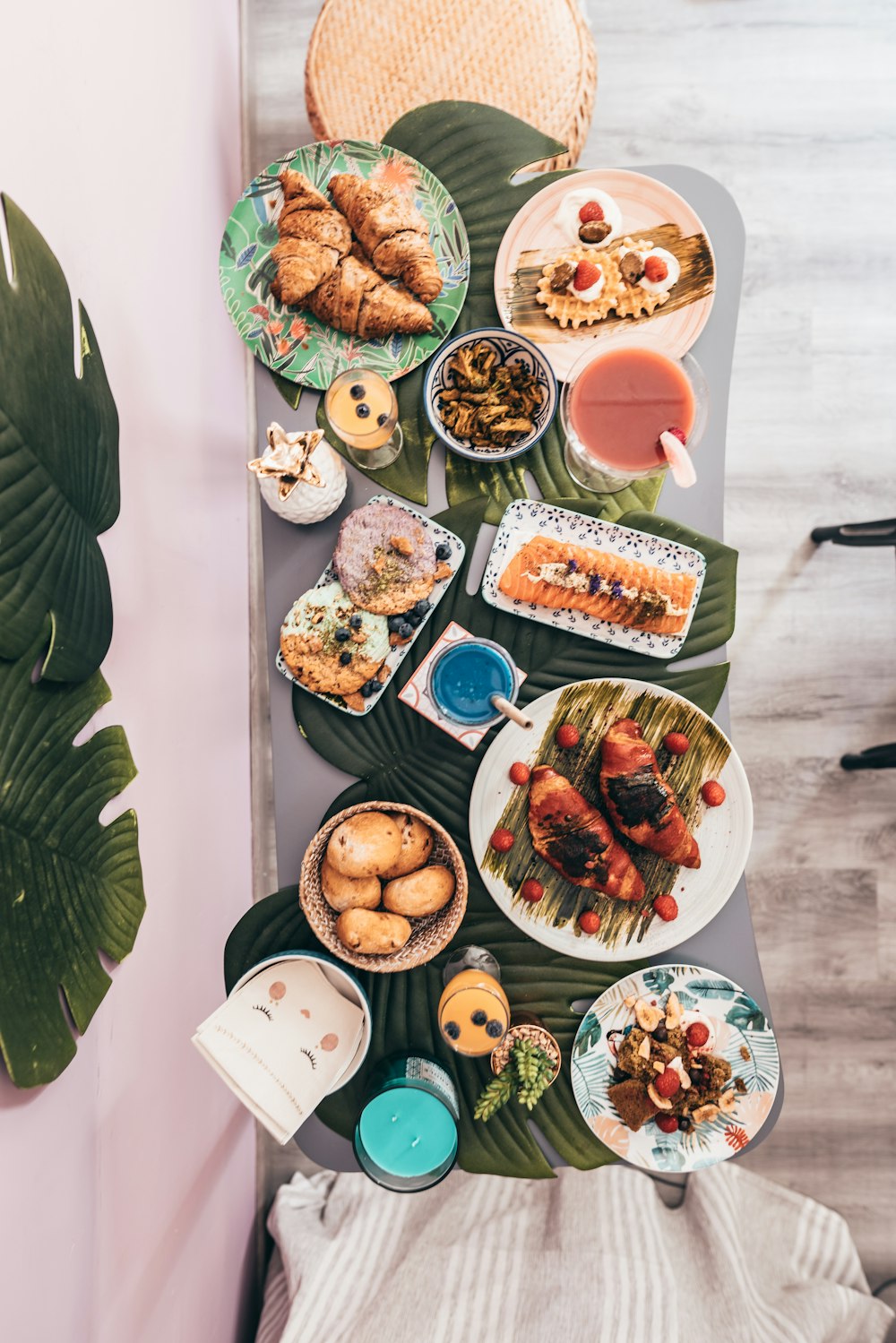 Alimentos cocinados en la mesa