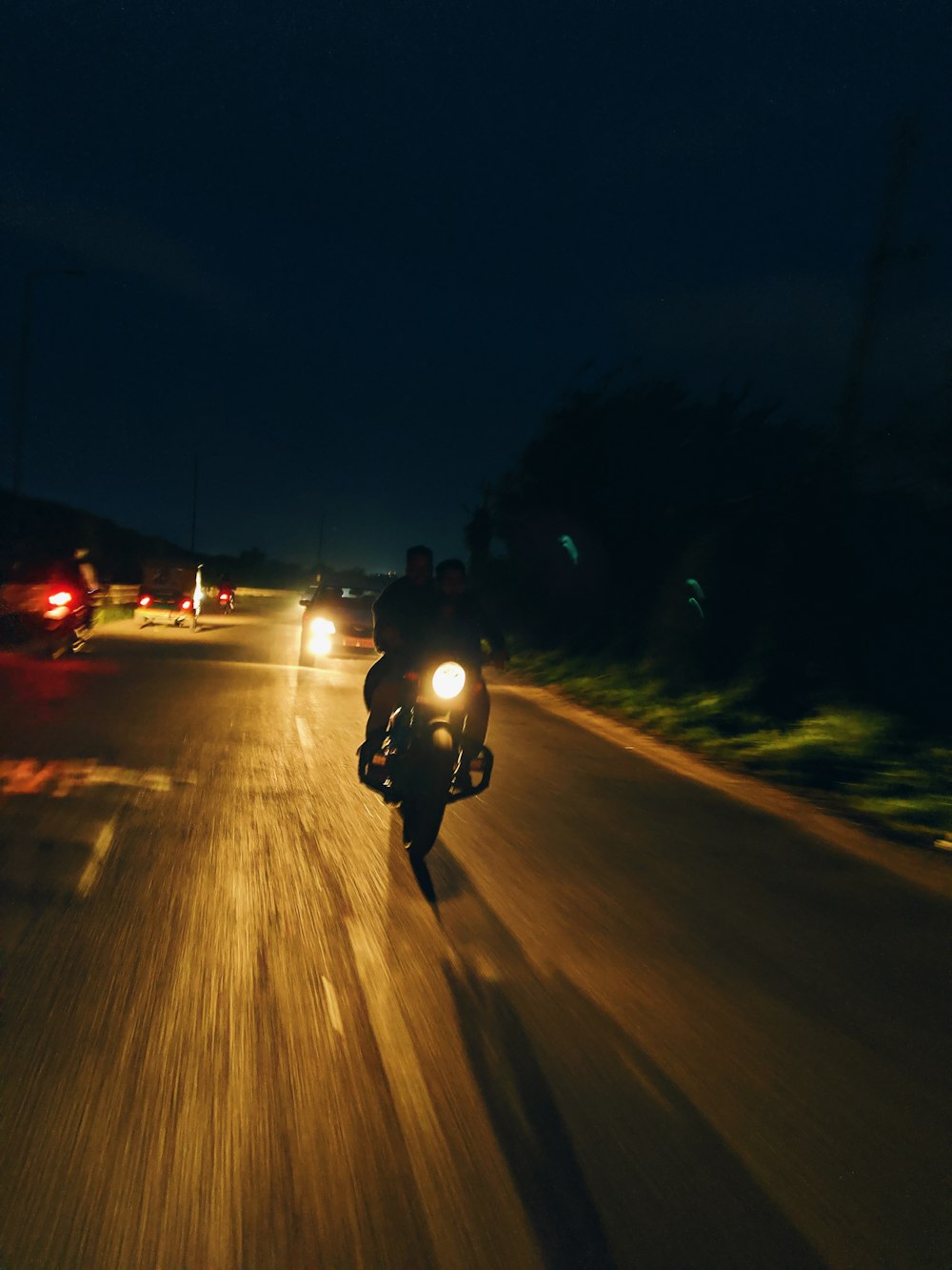 밤에 오토바이