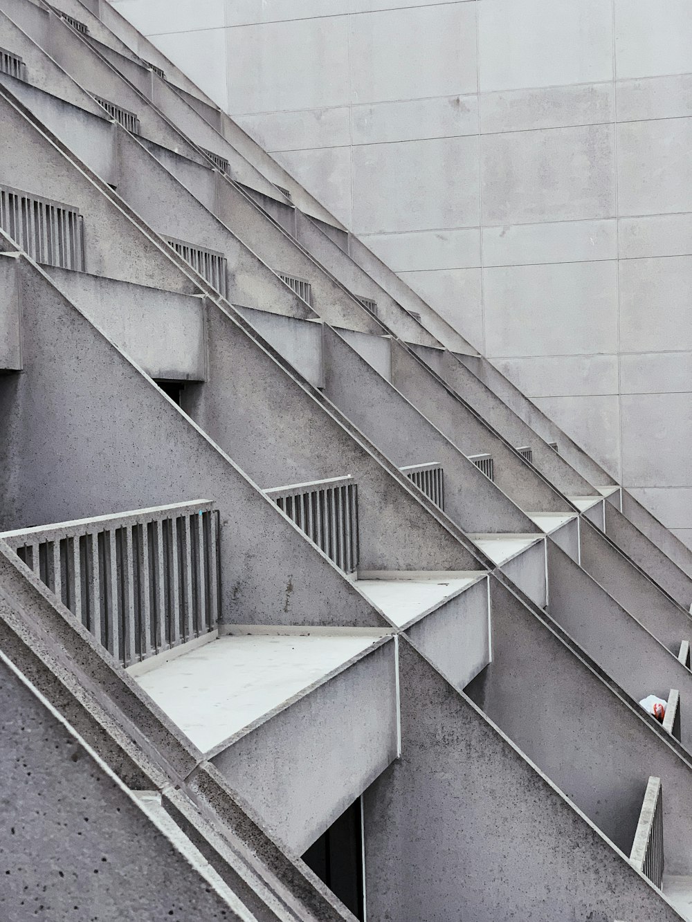 closeup photo of concrete building