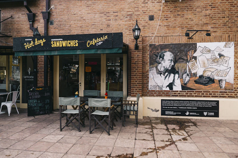 Chicago neighborhood food walk with ethnic street food tastings