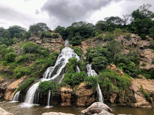 waterfalls during daytime in Chunchi Falls India