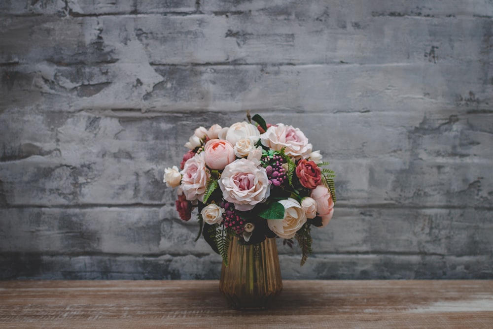 white-petaled bouquet