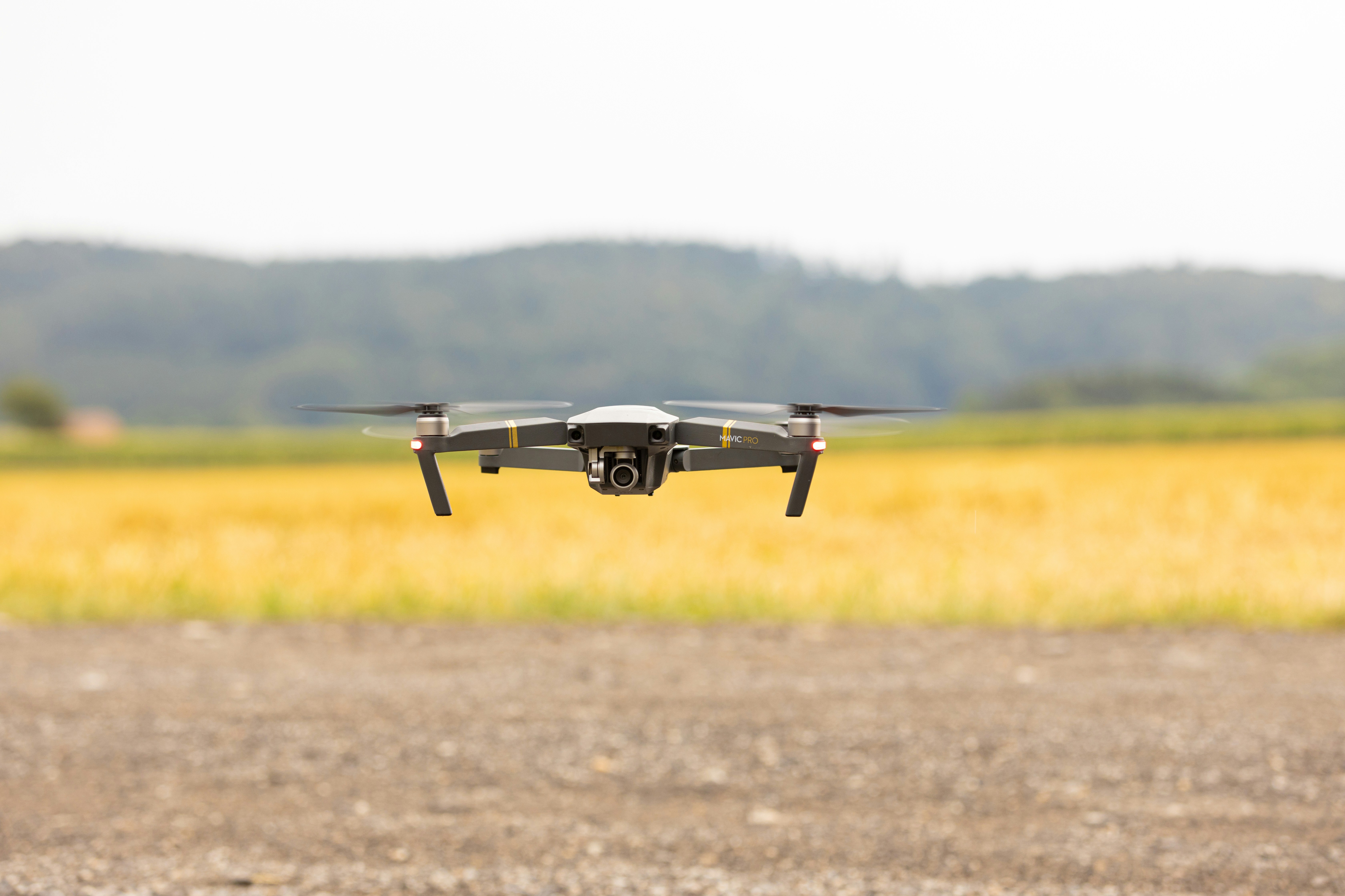 photo 1567539763247 8ecd4c9c979e?crop=entropy&cs=tinysrgb&fit=max&fm=jpg&ixid=M3w1MjQ0NjR8MHwxfHNlYXJjaHwyfHxEcm9uZSUyMGZseWluZ3xlbnwwfDB8fHwxNzQzMDUzNDQ5fDA&ixlib=rb 4.0